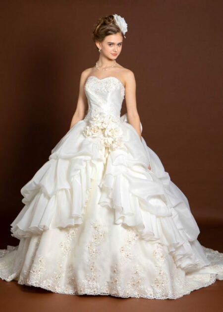 Abito da Sposa scollatura a cuore con gonna a balze avorio stile anni 80