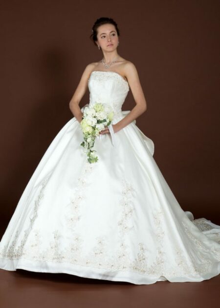 Abito da sposa principesco in mikado con applicazioni in pizzo, strascico Cattedrale