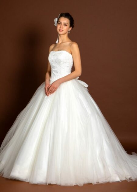 Abito da Sposa classico con gonna in tulle e Silhouette stile Principesco