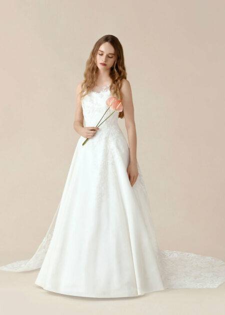 Abito da sposa A-line in tulle e raso con applicazioni in pizzo