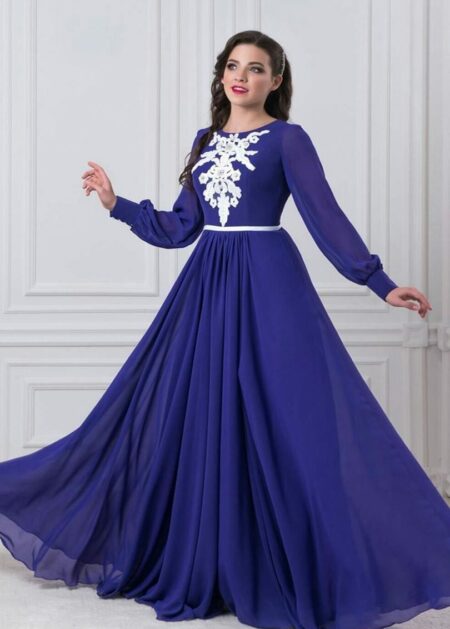 Abito da cerimonia per la mamma della sposa in chiffon con maniche lunghe e decorazioni di pizzo