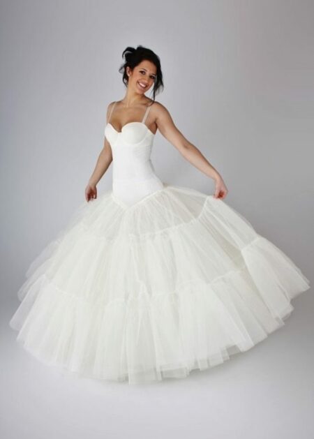 Sottogonna Sposa e Cerimonia Bianco Online in tulle rigido perfetta per abiti classici di cui si vuole evidenziare l'ampiezza