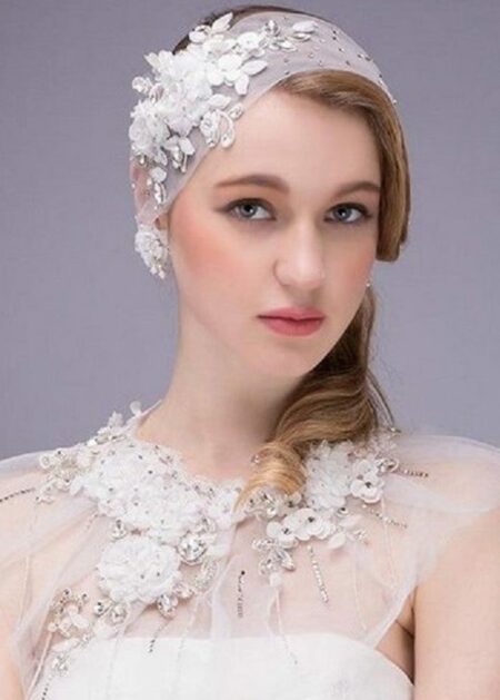 Cerchietto da sposa 2021 decorato con fiori di stoffa e pietre scintillanti in vendita online
