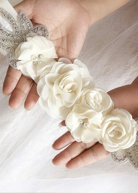 Cintura floreale per abiti da sposa e cerimonia con decorazioni di strass perfetta per arricchire un semplice vestito da sposa