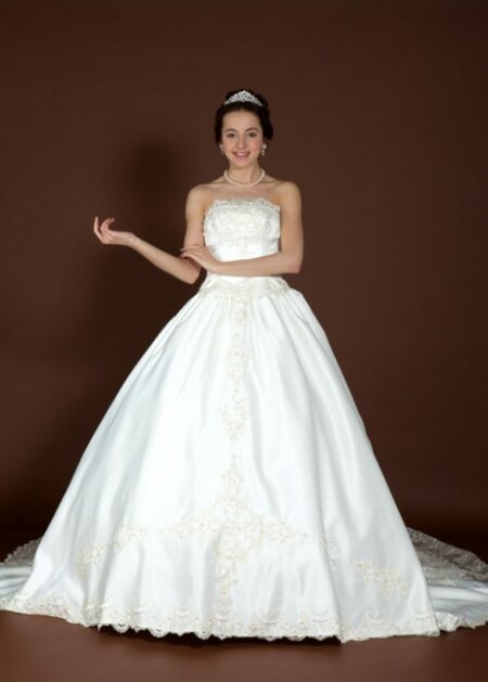 Collezione 2021 di Abiti da Sposa, Semplice Vestito per Matrimonio in Raso con decorazioni floreali