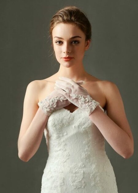 Guanti da Sposa Corti di Pizzo e Tulle con decorazioni Economici Bianchi e Avorio