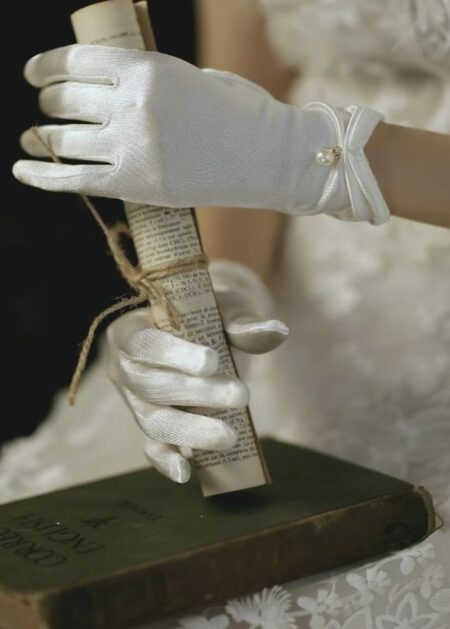 Guanti da Sposa Online Econonomici Corti Semplici in Raso e Perline