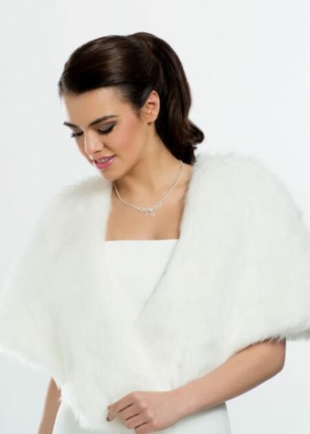 Mantellina da Sposa in eco-pelliccia adatto su un abito da sposa o cerimonia.