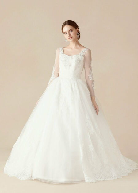 Abito da sposa principesco in organza e pizzo con scollo a cuore