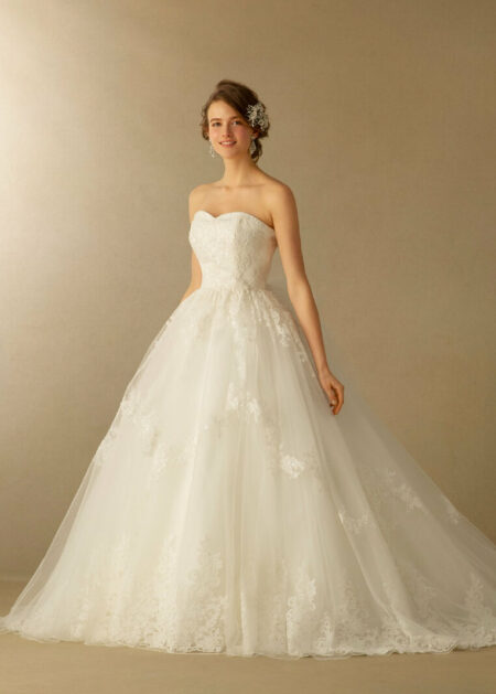 Abito da sposa principesco online in organza e pizzo.