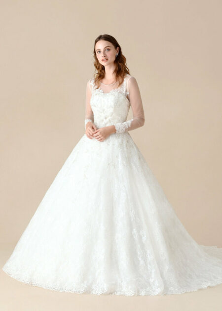 Abito da sposa principesco con scollo a cuore fatto in organza e raso