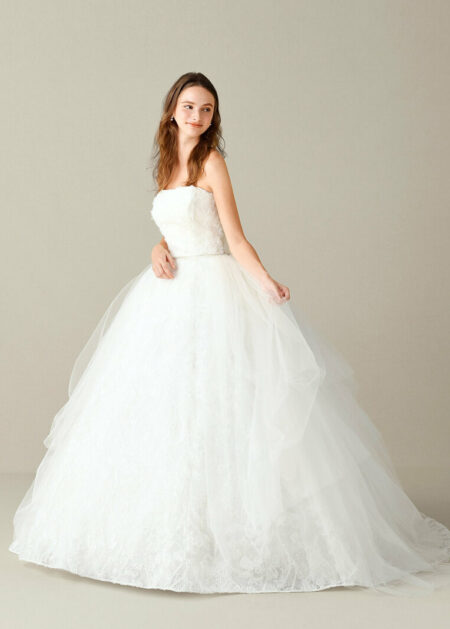 Abito da sposa principesco romantico con gonna in organza delicata