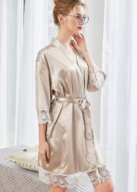 Kimono sposa 2021 prezzi online Vestaglia da sposa con cinture e pizzo in raso seta