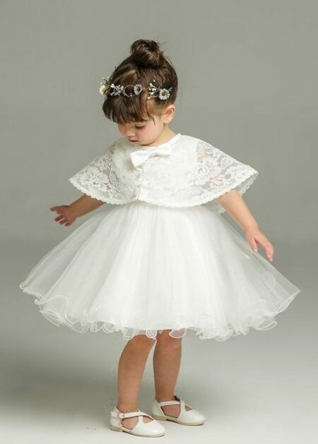 Abitino battesimo bimba corto in offerta con mantellina di pizzo decorata con fiocco e perline gonna di tulle vaporosa