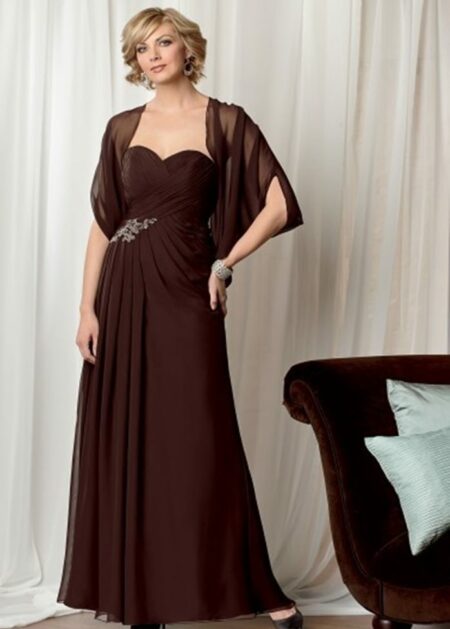Abito da cerimonia con coprispalle economico per la mamma dello sposo fatto in chiffon drappeggiato lateralmente con decorazioni