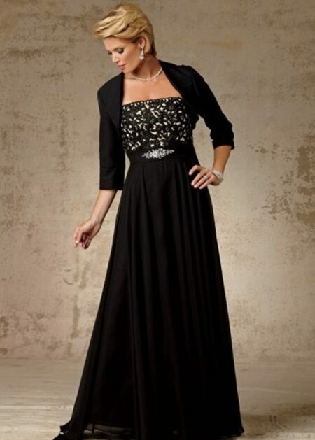 Abito da cerimonia mamma dello sposo con coprispalle di raso corpetto in pizzo di scollo dritto e gonna lunga plissettata in chiffon