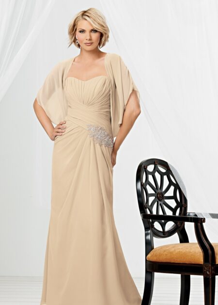 Abito semplice in chiffon per la mamma della sposa con scollo a cuore e corpetto drappeggiato decorato con perline e paillettes