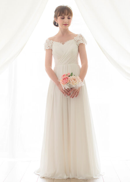 Beautiful simple wedding dress perfect for a civil wedding in chiffon with short sleeves decorated with fabric flowers.