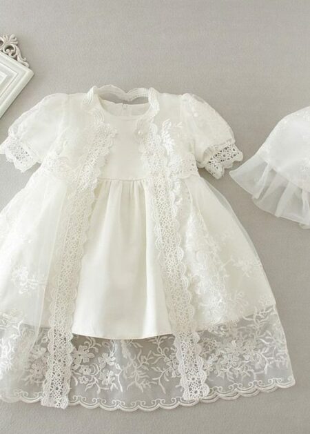 Vestito da Battesimo avorio fatto in raso compreso di cappuccio e mantellina fatte in tulle e pizzo