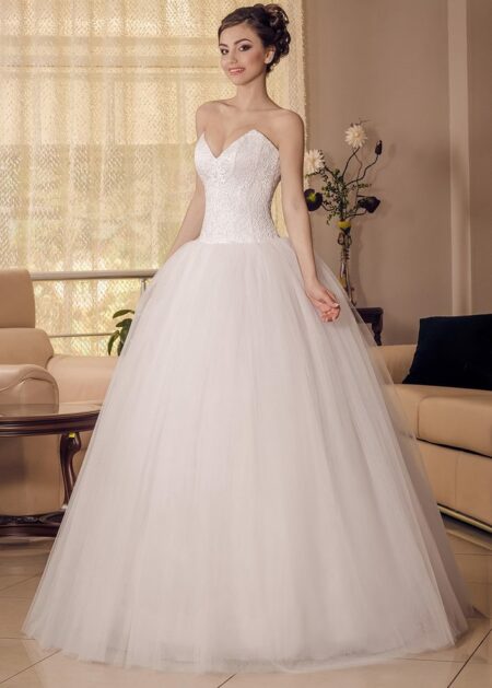 Abito da sposa bustier online stile principessa realizzato su misura in tulle con scollo a cuore, gonna ampia e sontuosa