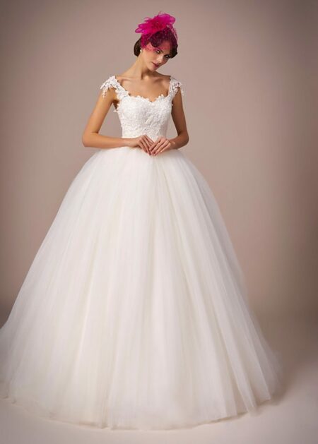 Alcudia - Abito da sposa stile principessa su misura classico, realizzato in raso e tulle, lo scollo a cuore e il bustino sono impreziositi da ricami