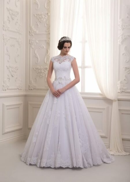 Altea - Abito da sposa scontato online stile A line, fatto in raso e tulle, romantico abito di pizzo con delicata trasparenza