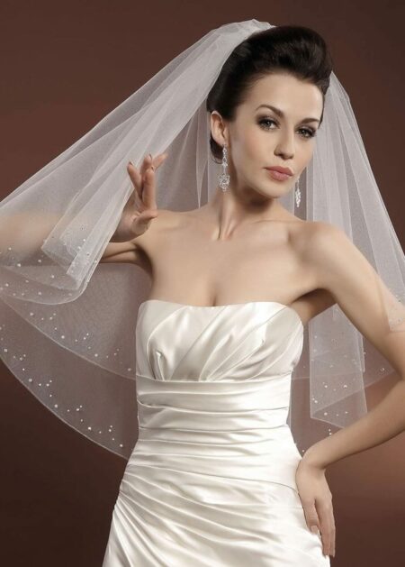 Velo nuziale corto a due strati per matrimonio in giardino decorato sui bordi con perline, a poco prezzo