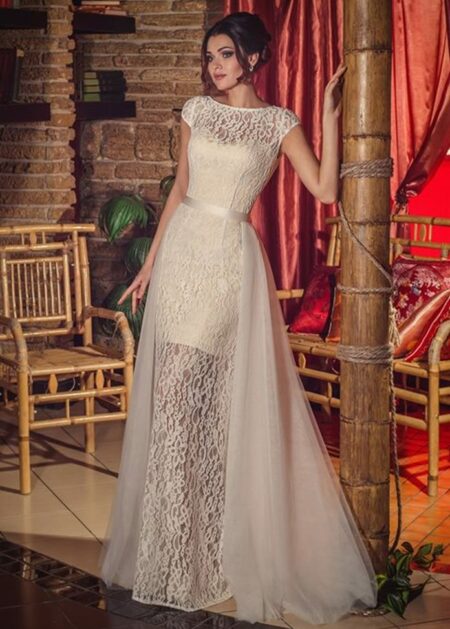 Abiti da sposa adatti alla spiaggia fatto in pizzo con maniche corte e mini gonna interna, gonna lunga in pizzo semitrasparente