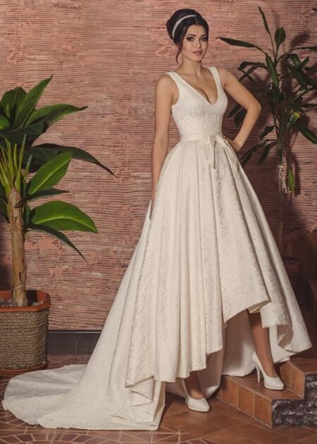 Abito da sposa corto davanti lungo dietro 2021 molto sensuale fatto in pizzo con spalline