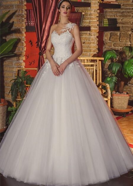 Abito da sposa originale stile principessa con corpetto decorato con pizzo e perline, gonna ampia in tulle