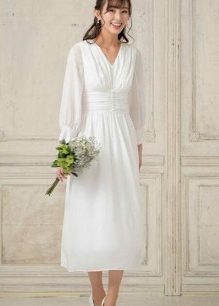 Abito da sposa rito civile economico fatto in chiffon con maniche tre quarti a sbuffo, scollo a V, semplice e elegante