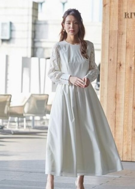 Abito sposa stile anni '50 fatto in raso A line con maniche lunghe in pizzo a prezzo economico