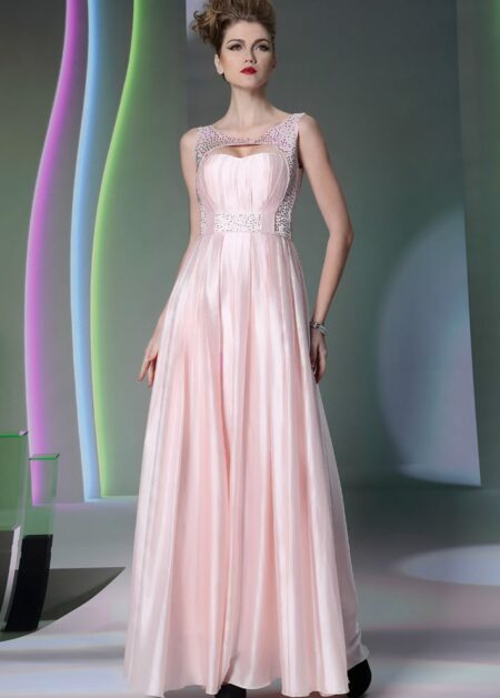 Particolare abito da cerimonia colore rosa perla fatto in raso seta con spalline e decorazioni luminose