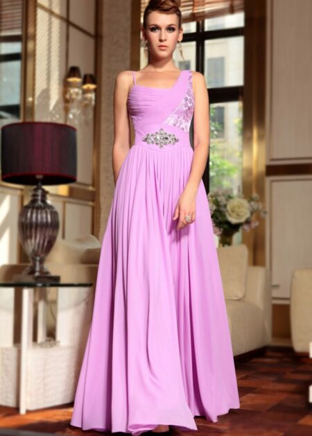 Vestito da cerimonia color glicine con spalline sottile fatto in chiffon, bustino drappeggiato e gonna plissettata