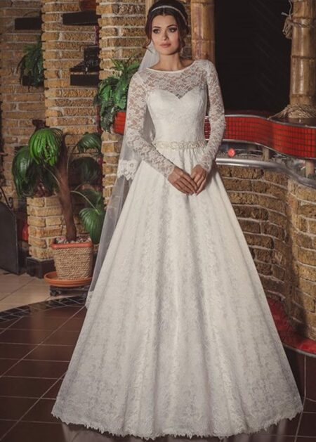Vestito da sposa in pizzo per matrimonio invernale con maniche lunghe e gonna dalla linea ad A
