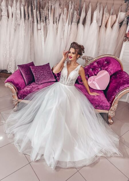 Con un tocco di misticismo, questo abito da sposa in tulle è perfetto per una dea moderna