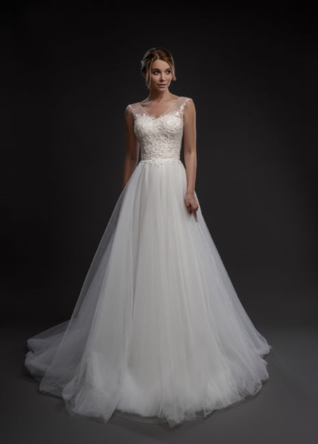 Un vero capolavoro questo abito da sposa semplice e romantico, questo modello di abito ha classe da vendere